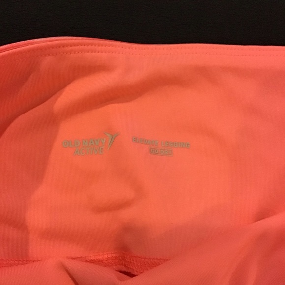Old Navy Active Crop Leggings with pockets Size M - Picture 5 of 6